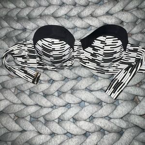 Victoria’s Secret bikini top black & white strapless